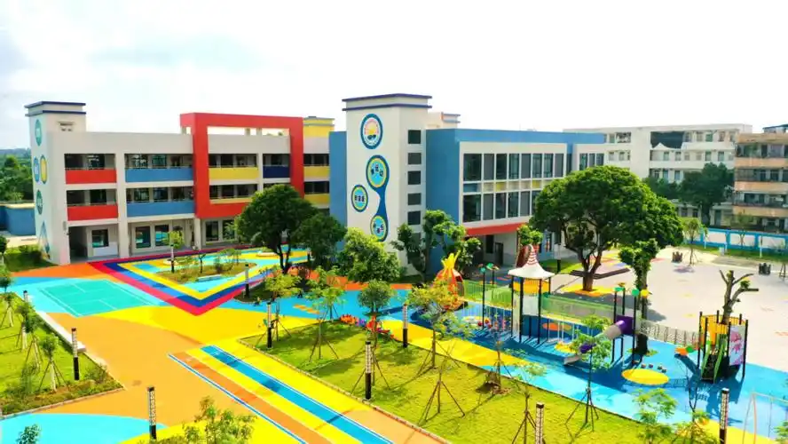 AI防霸凌落地湛江市中小学幼儿园部署智能报警设备,厕所、宿舍霸凌预警率提升80%,校方称“终于敢管了”